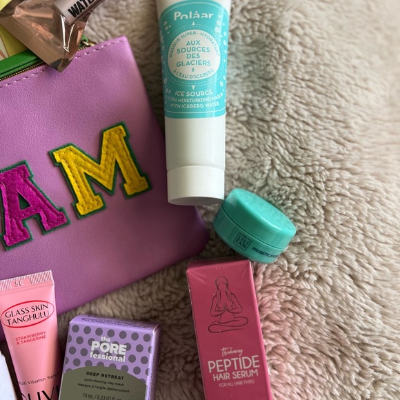 Assorted skincare/makeup - Picture 4 of 5